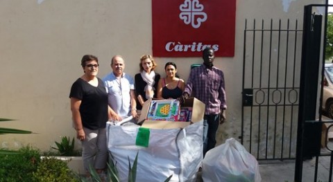 EMAYA entrega Cáritas 150 kilos juguetes recogidos camión reciclaje