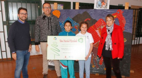 Lanzarote entrega premios concurso escolar ' Navidad Reciclada'