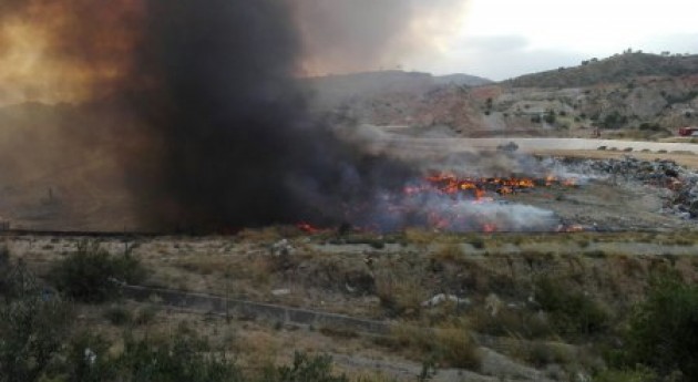 Ecologistas exigen clausura vertedero Pedralba incendio