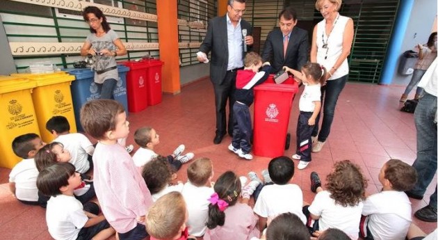 Ayuntamiento Tenerife fomenta reciclaje RAEEs colegios municipio