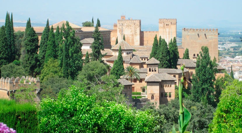 humo coches y quema rastrojos ‘pintan’ hollín Alhambra Granada
