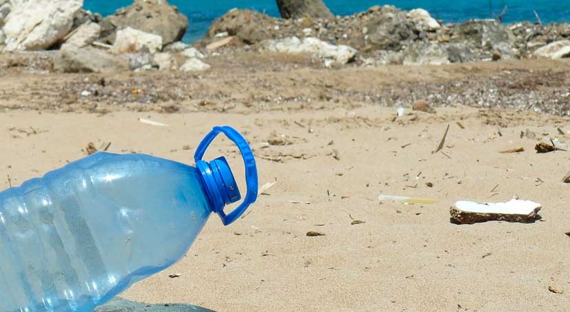 Más 8 millones toneladas plástico acaban arrojadas al mar cada año