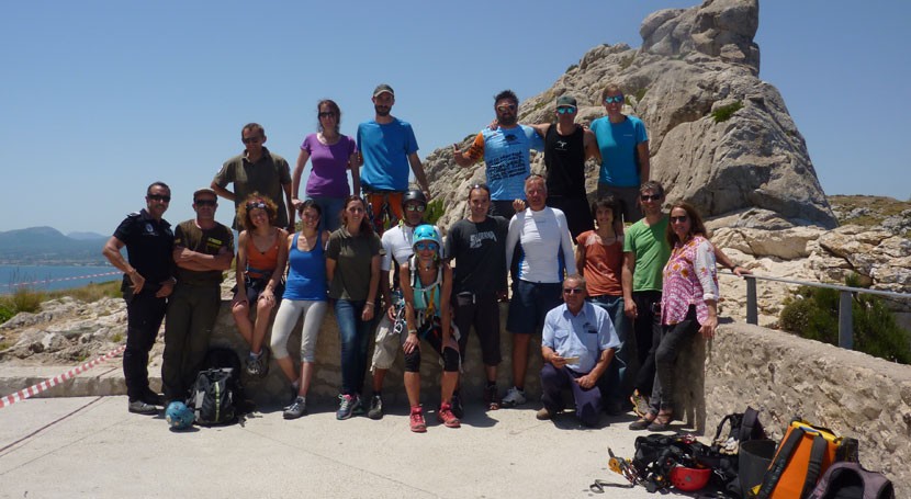 25 voluntarios participan jornada limpieza mirador sa Creueta Formentor