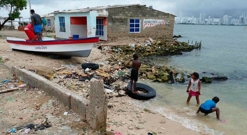 impuesto bolsas plásticas Colombia, paso firme basura marina Caribe