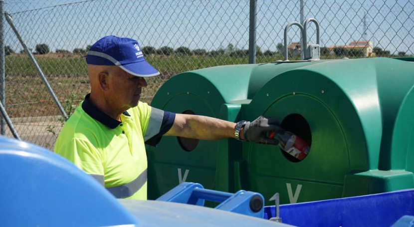 Promedio programa formación especializada mejorar gestión residuos puntos limpios
