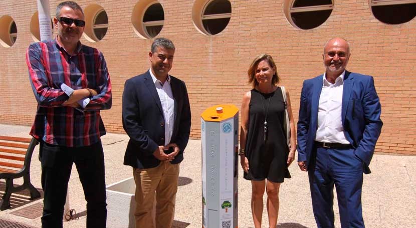 Universidad Almería estrena contenedores reciclaje pilas y acumuladores